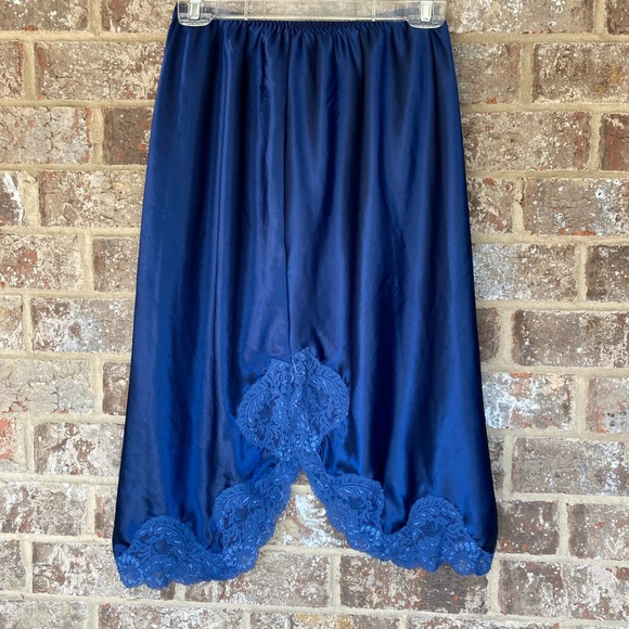 Warners Intimates & Sleepwear Vintage Half Slip Lace Navy Size
